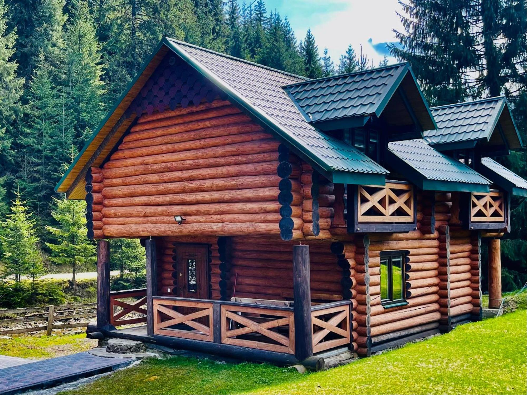 У Віти Котедж4 Synevyrsʼka Polyana エクステリア 写真